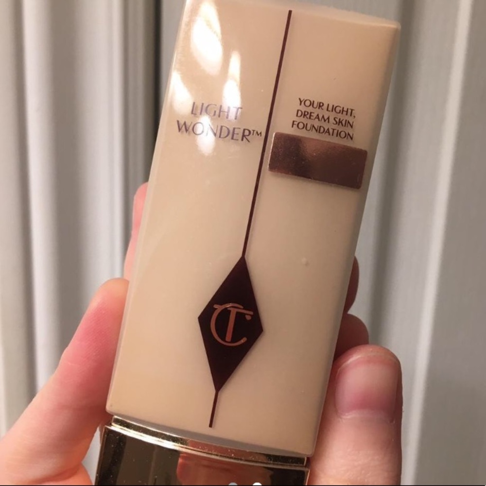 CHARLOTTE TILBURY LIGHT WONDER FOUNDATION